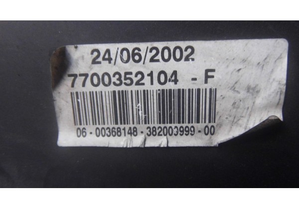 Фара права Renault master II 1998-2003р, 7700352104